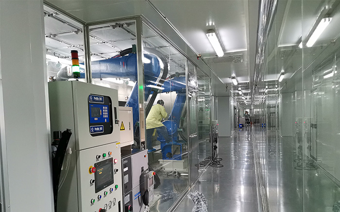 3500機(jī)器人配2KS雙組份及齒輪泵雙組份（雙系統(tǒng)）噴涂汽車(chē)內(nèi)飾件
